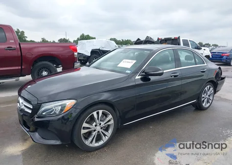 2017 Mercedes-Benz C 300 Luxury/Sport z USA, uszkodzony, nr VIN 55SWF4JB8HU200958